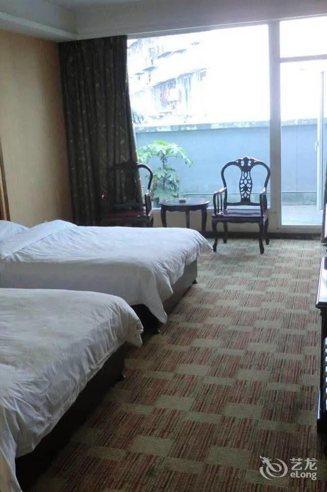 Huayu South City Hotel Wenjiang Esterno foto
